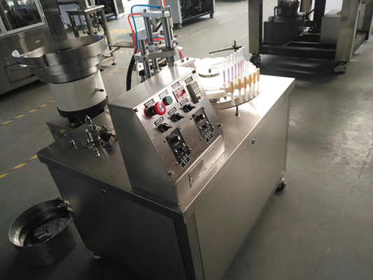 Máquina de llenado farmacéutico de líquido/pasta/polvo con varias boquillas y parada de emergencia