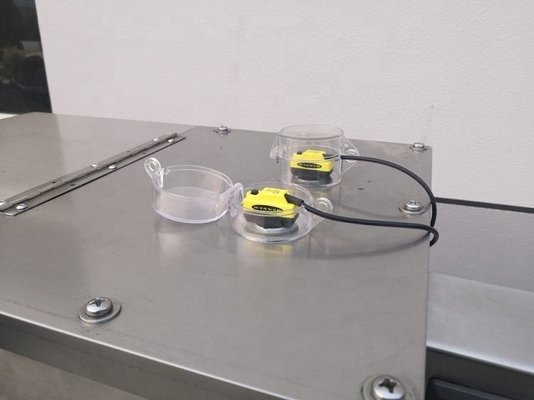 Máquina de embotellado adaptable del PLC 2500W para el aceite de lubricante 48b/Min 11000ml